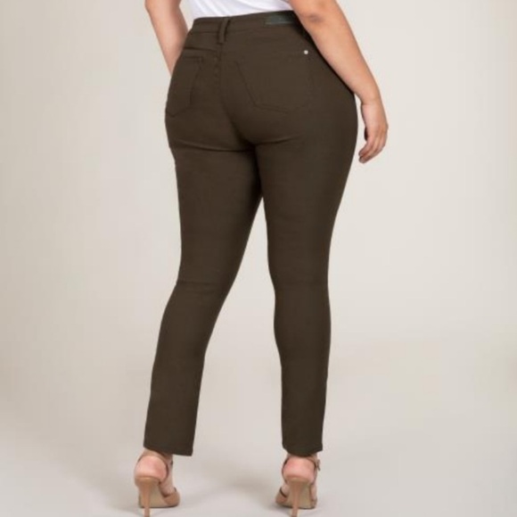 Royalty for Me, size 3X. Like new! Army green stretch jeans. - Picture 2 of 4